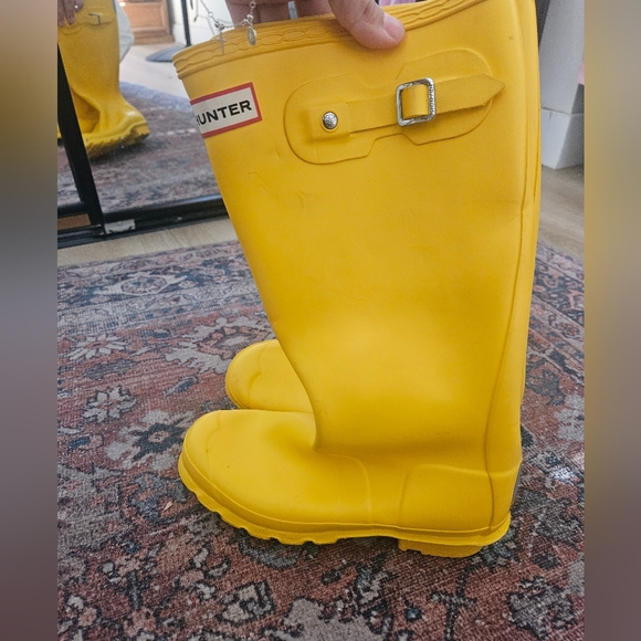 Hunter Yellow Boots - Picture 2 of 11